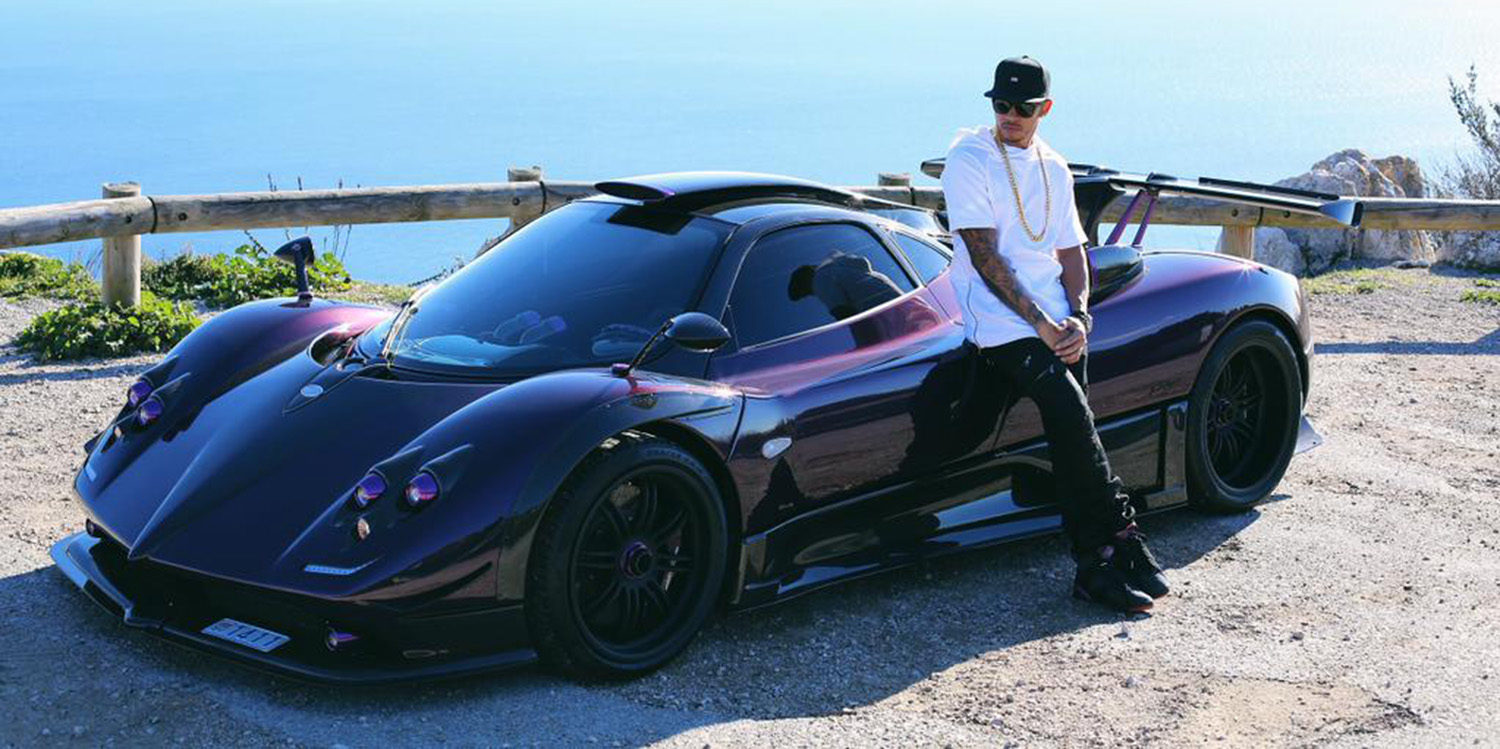 Lewis Hamilton disfruta con su Pagani Zonda 760LH