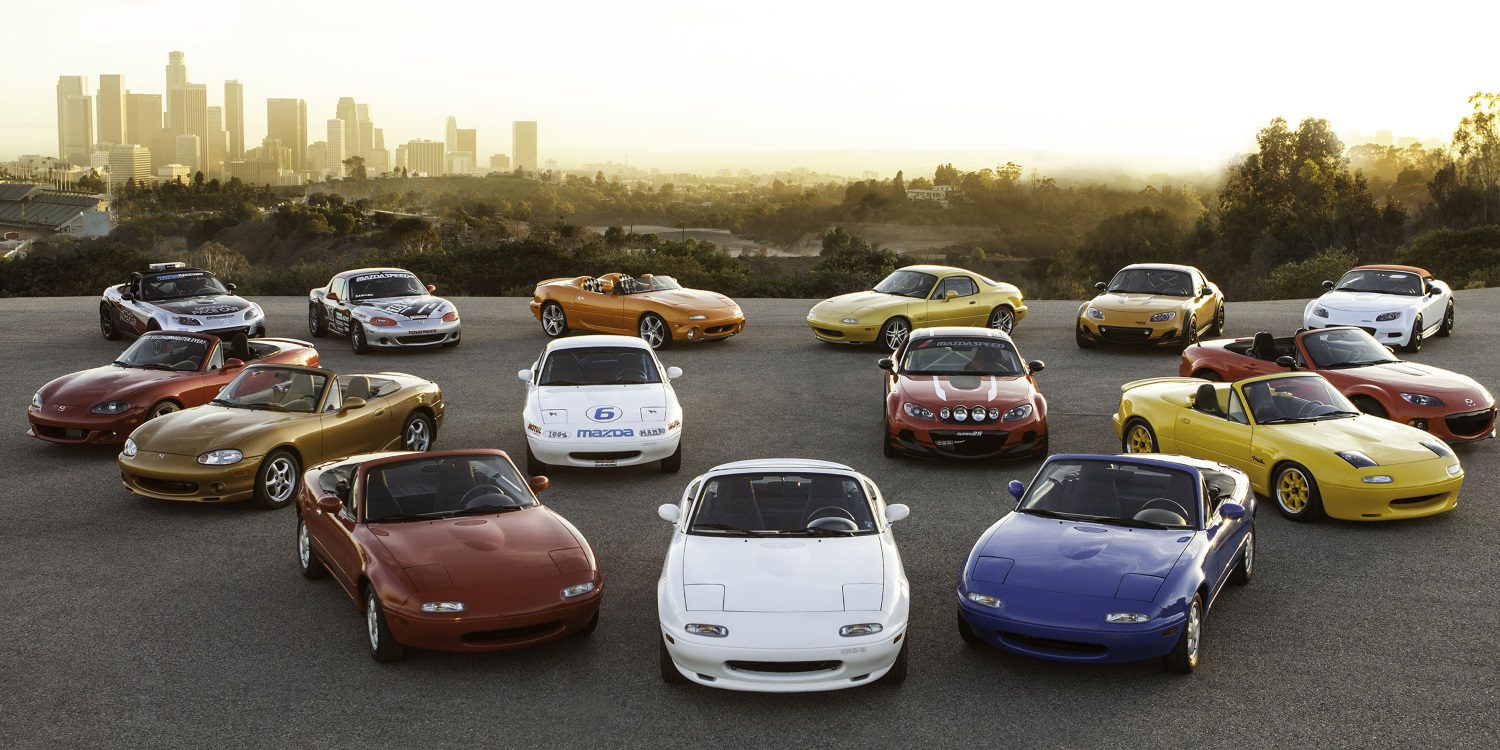 Mazda MX-5 1ª gen en drag race frente al MX-5 actual