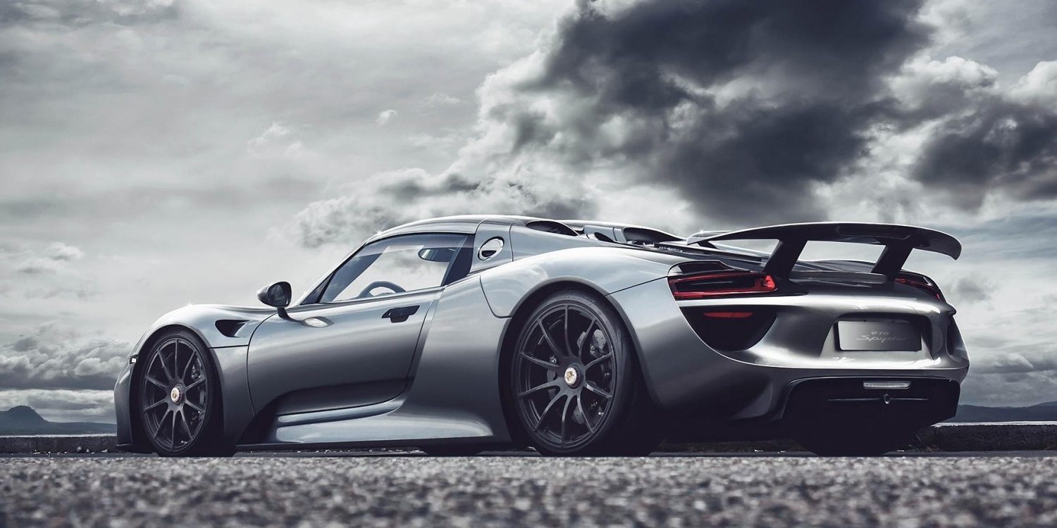 Porsche 918 vs Lamborghini Aventador Pirelli Edition