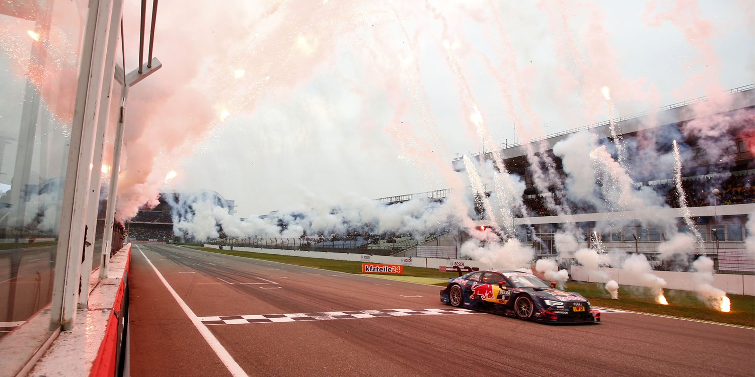 Los pilotos del DTM nos felicitan las navidades