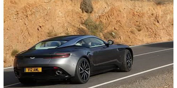 ¿Eres tú, Aston Martin DB11?