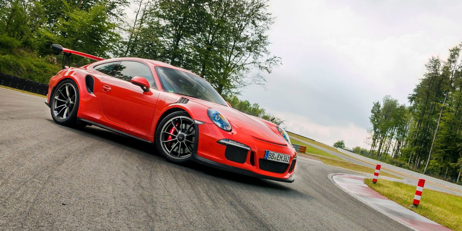 Vídeo: Walter Röhrl dominando en circuito el Porsche 911 GT3 RS