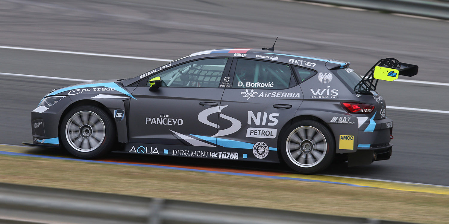 Dusan Borkovic prueba el León TCR en Valencia