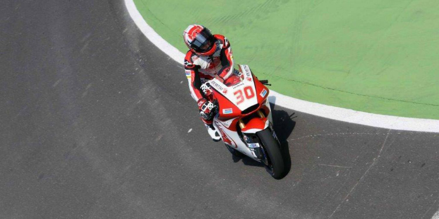 Moto2: Nakagami pole sobre la bocina