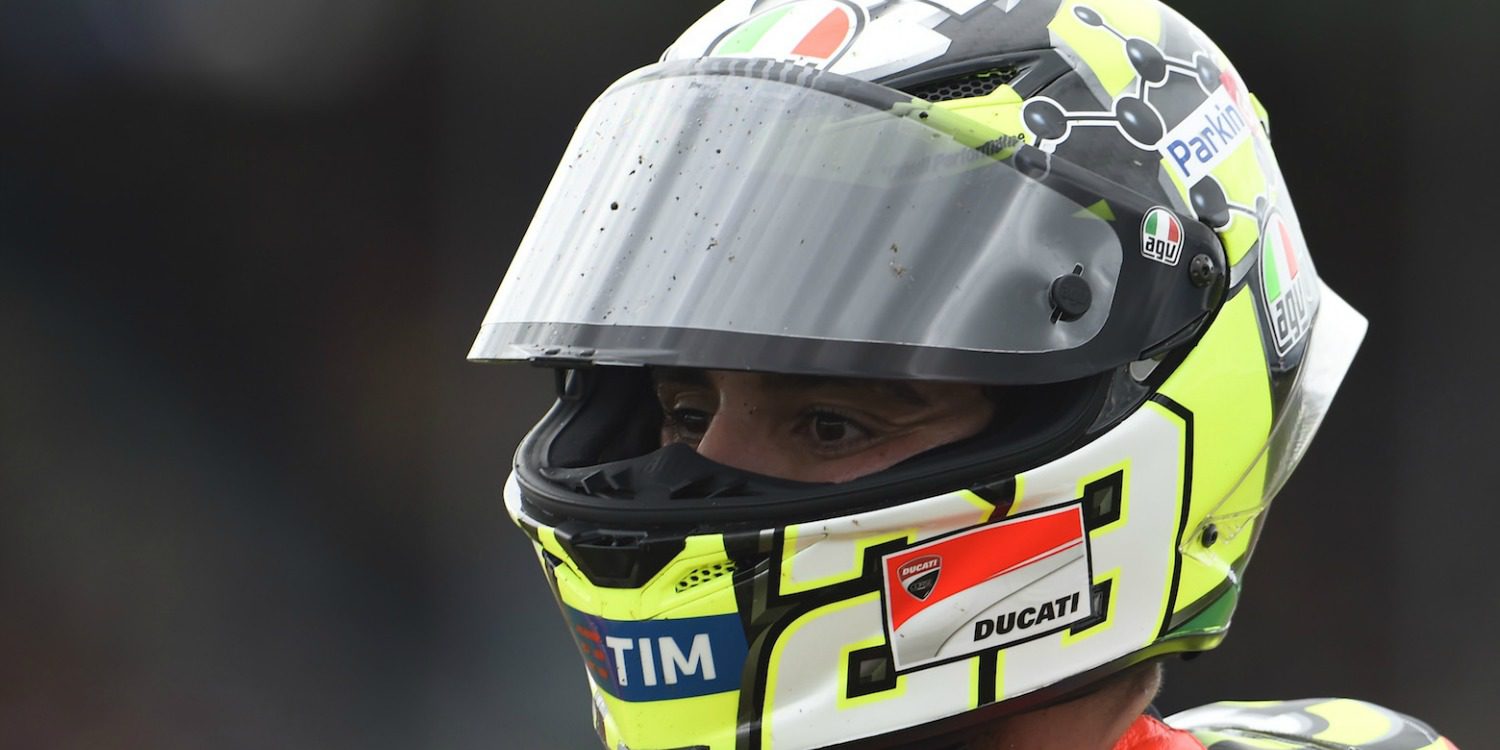 Andrea Iannone no puede seguir en Motorland