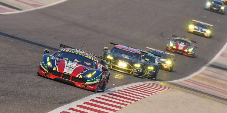 Ferrari y Aston Martin se doctoran en Baréin