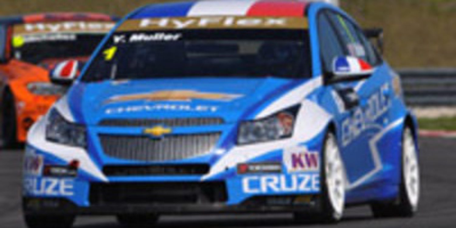 Yvan Muller se impone en el warm up