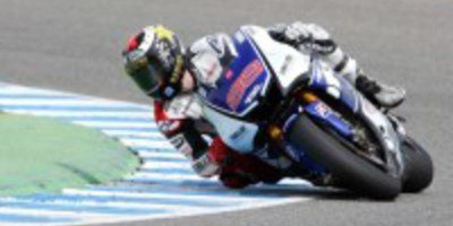 Casey Stoner vence en el GP de España de MotoGP por delante de Jorge Lorenzo