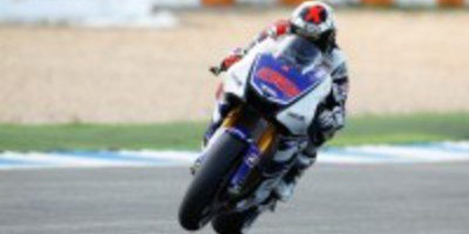 Casey Stoner consigue su segunda victoria consecutiva por delante de Lorenzo