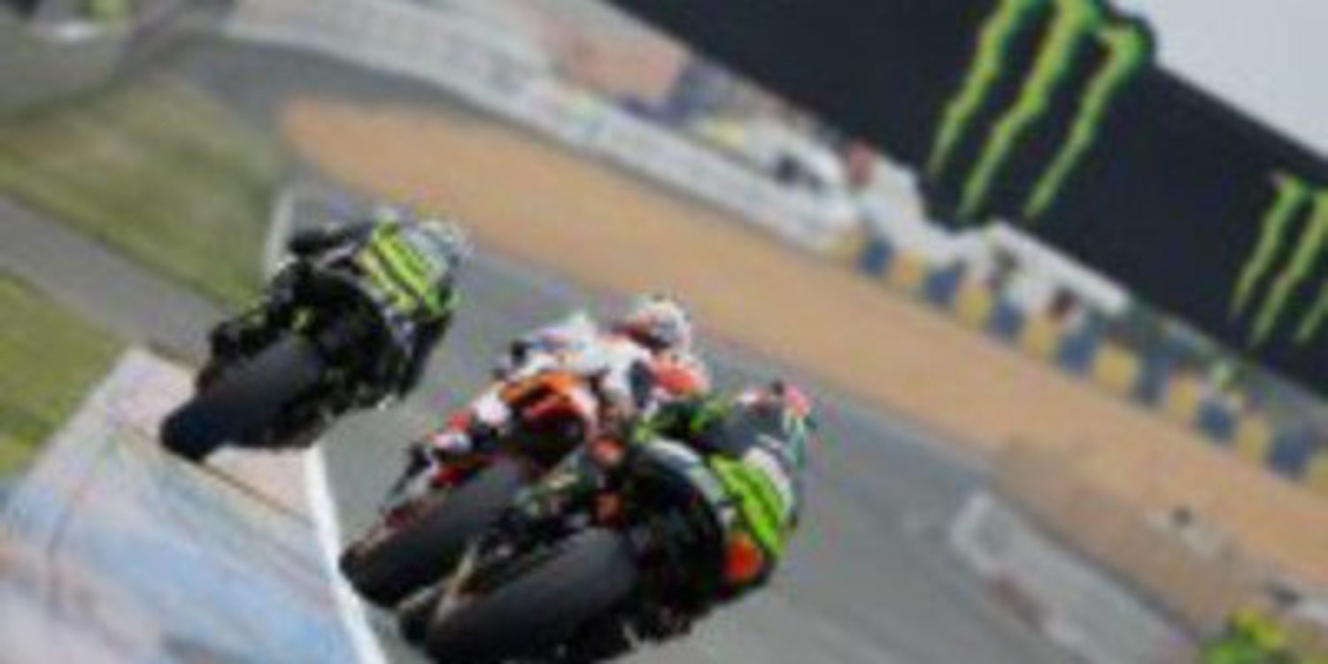 Casey Stoner cierra el viernes dominando sin fisuras