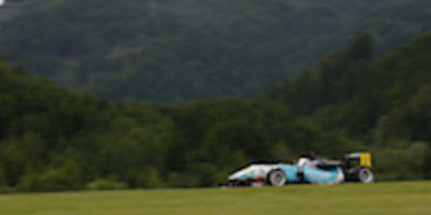 Dani Juncadella gana la tercera en Red Bull Ring y lidera de nuevo las Euroseries