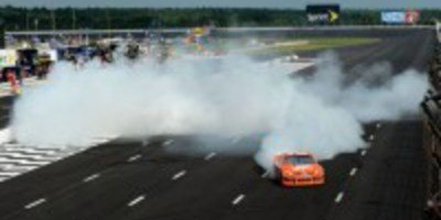 Joey Logano se anotó la victoria en la Pocono 400