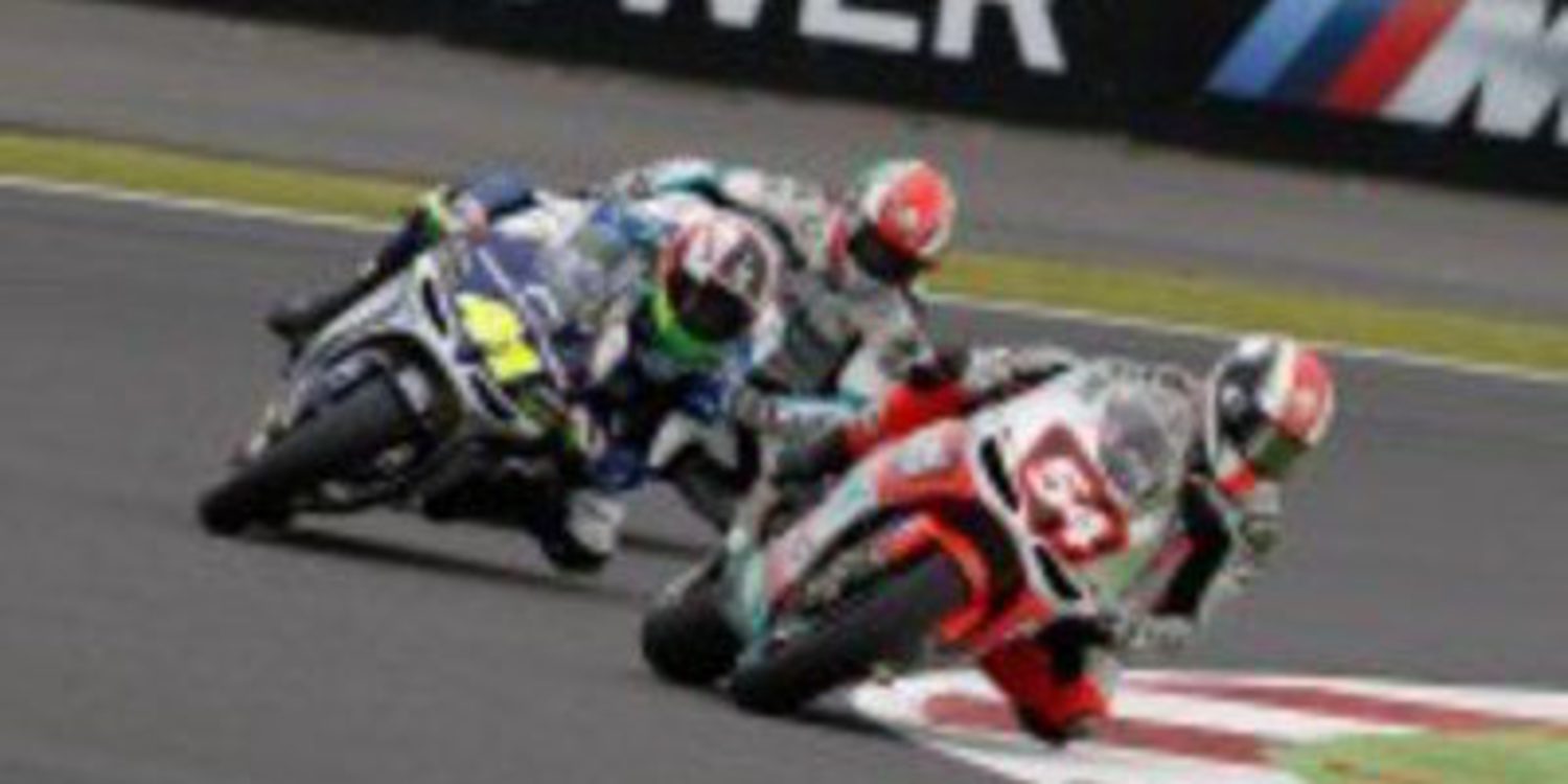 Mattia Pasini salió de Silverstone desesperado por sus problemas
