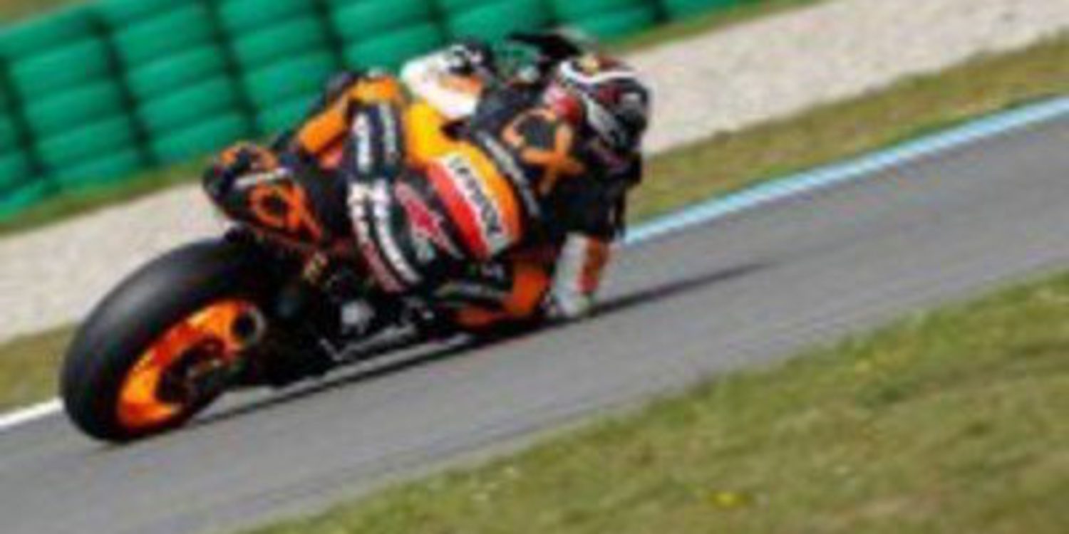 Marc Márquez da una "machada" a la carrera y al Mundial de Moto2 en Assen