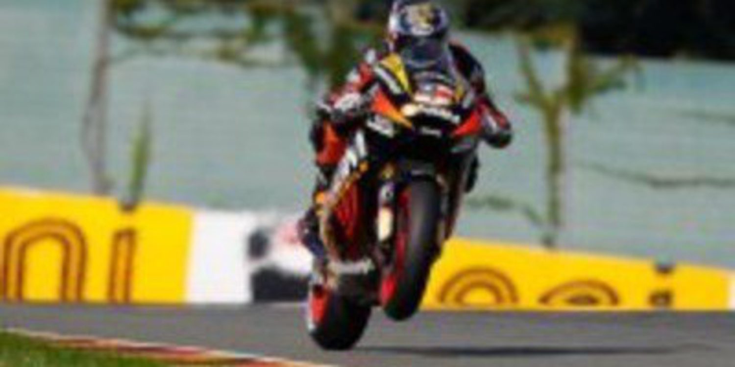 Colin Edwards y el Forward Racing Team piensan en la FTR Honda