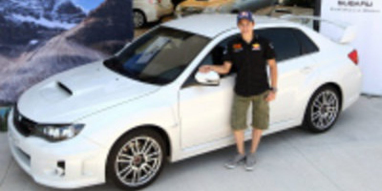 El piloto Marc Márquez recibe un Impreza STI