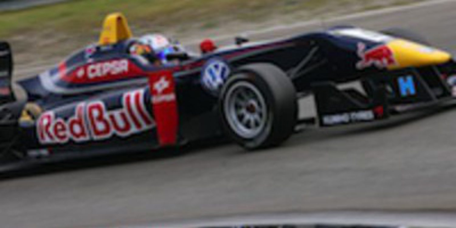 Jazeman Jaafar y Carlos Sainz Jr dominan los libres de F3 en Spa Francorchamps