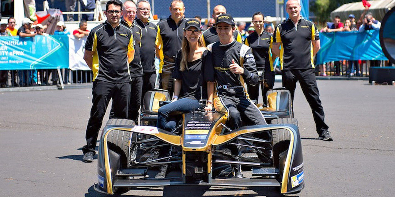 Esteban Gutiérrez exhibió su Fórmula E en Ciudad de México