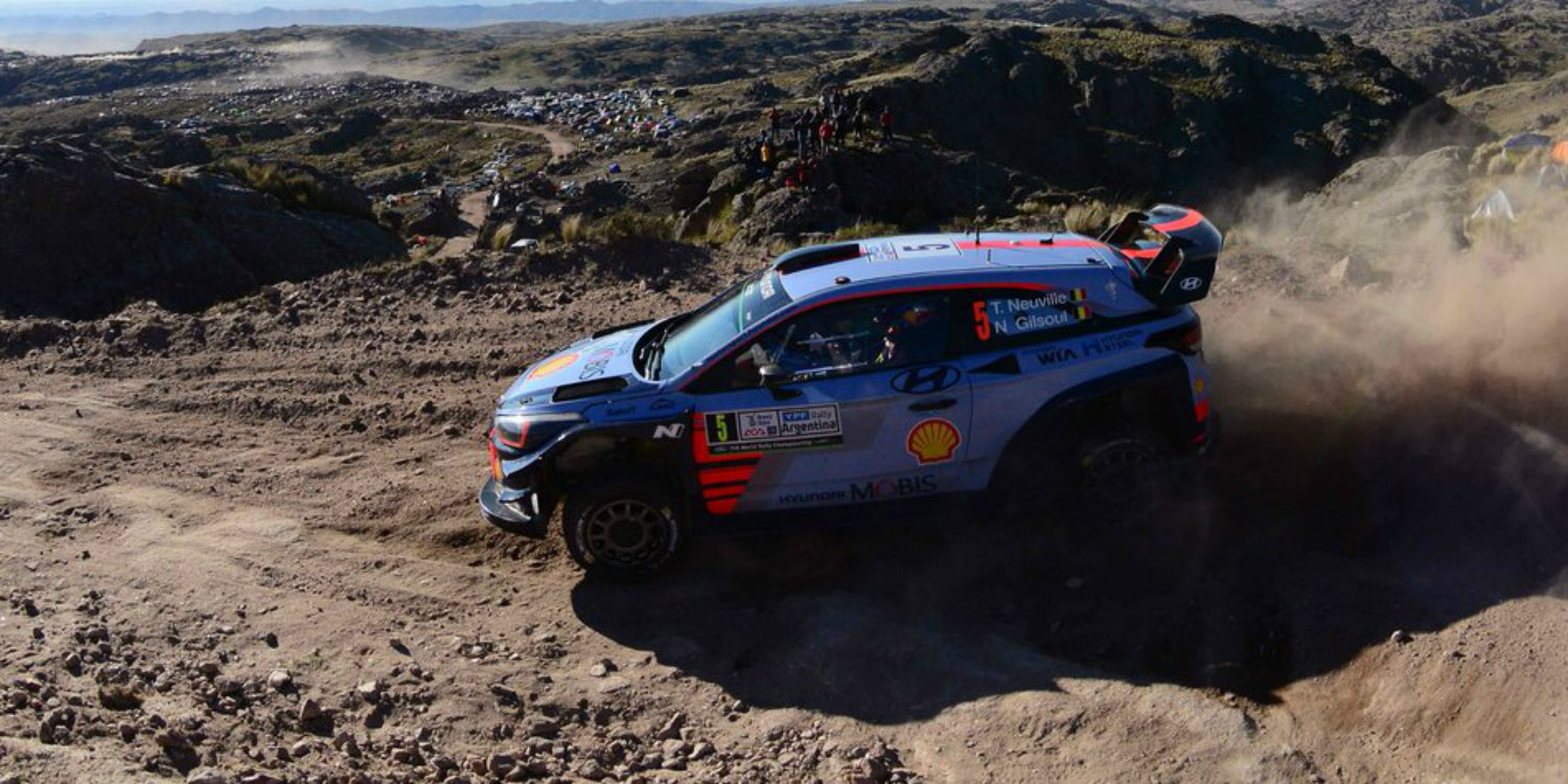 Neuville 'le roba' a Evans su primer triunfo en el WRC en un final de infarto