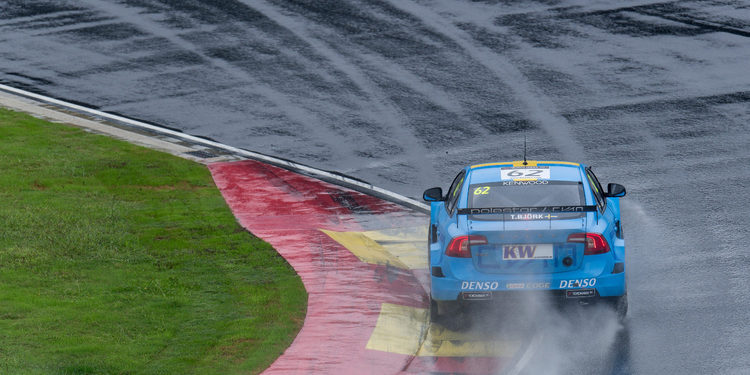 Volvo acecha el liderato tras ganar otra MAC3