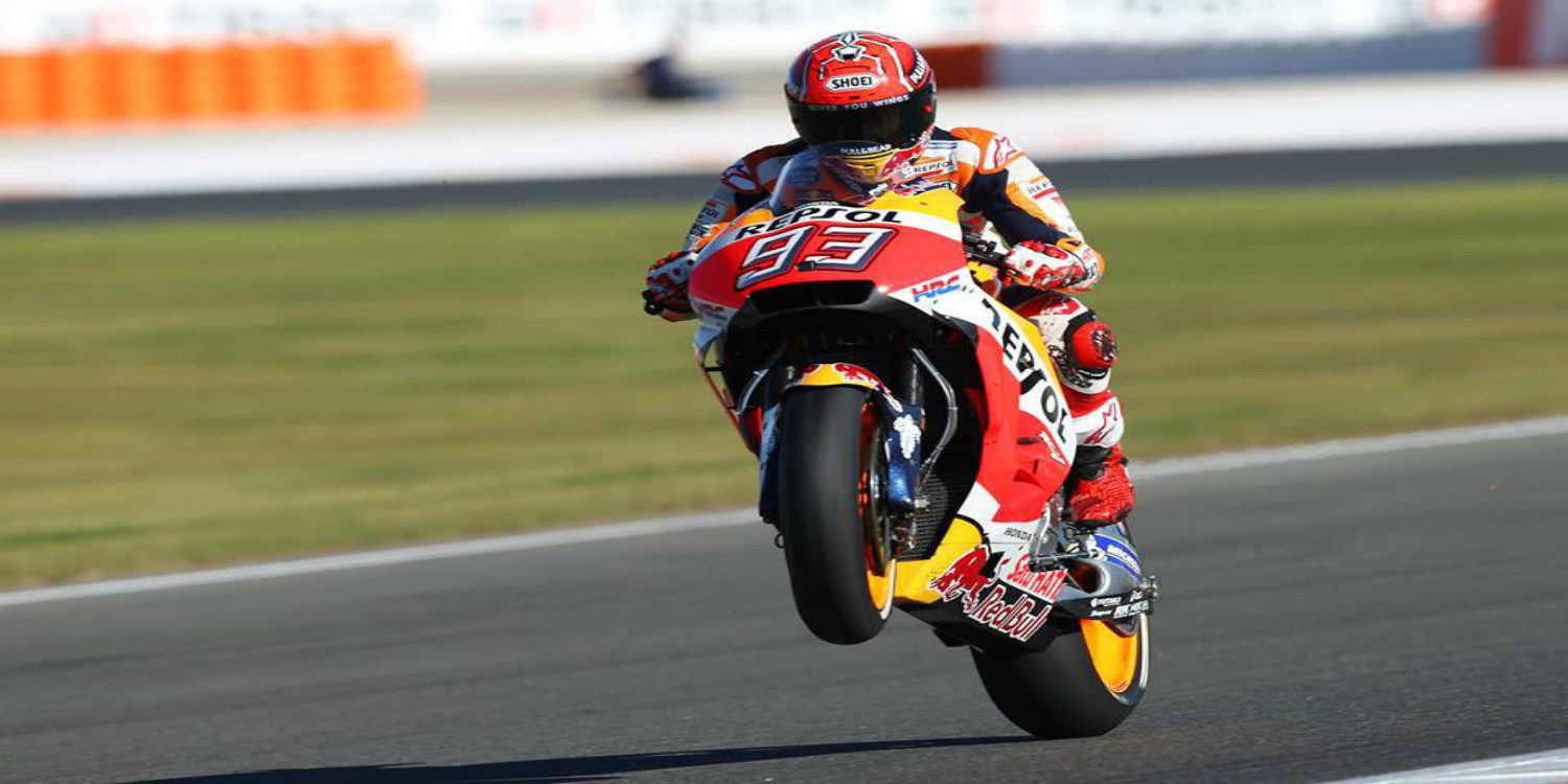 Marc Márquez se lleva la pole en Valencia y acaricia el título