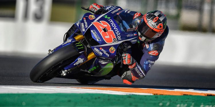 Viñales lidera el primer día de test bajo la controversia de Yamaha