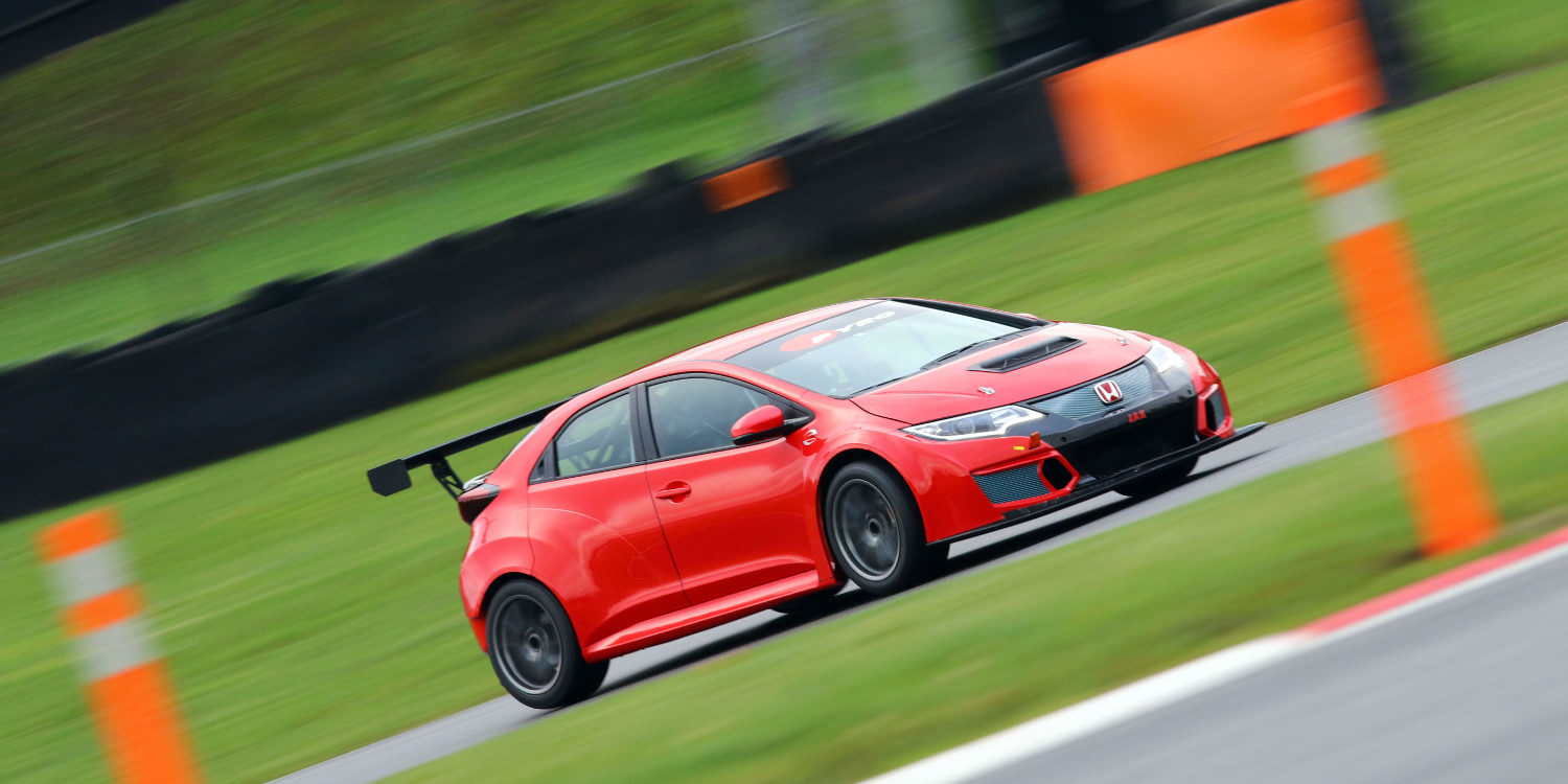 Mike Bushell: "Probar un coche TCR me ha abierto un nuevo camino a seguir"