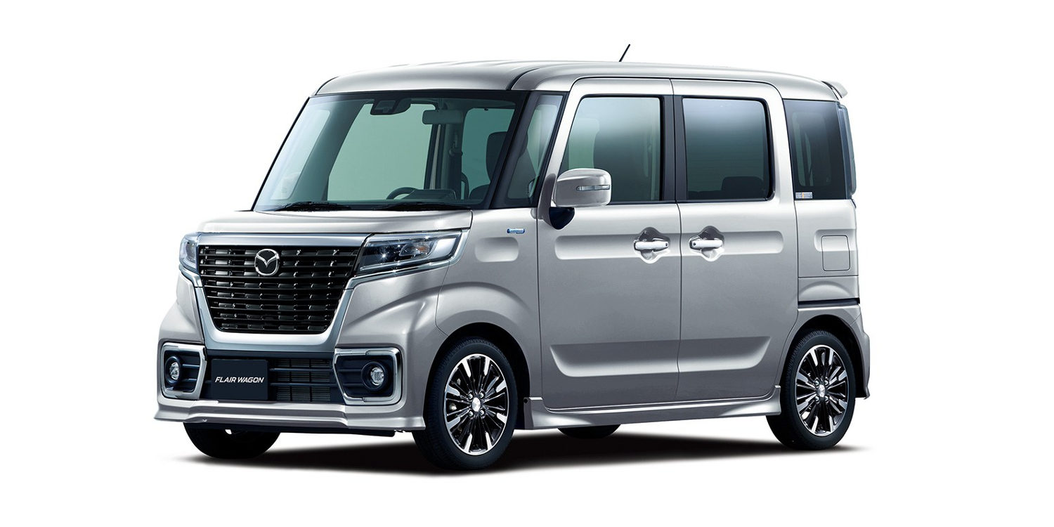 Mazda presenta su nueva Flair Wagon y Custom Style