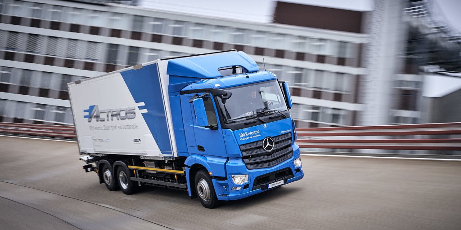 Mercedes-Benz presentó su poderoso eActros