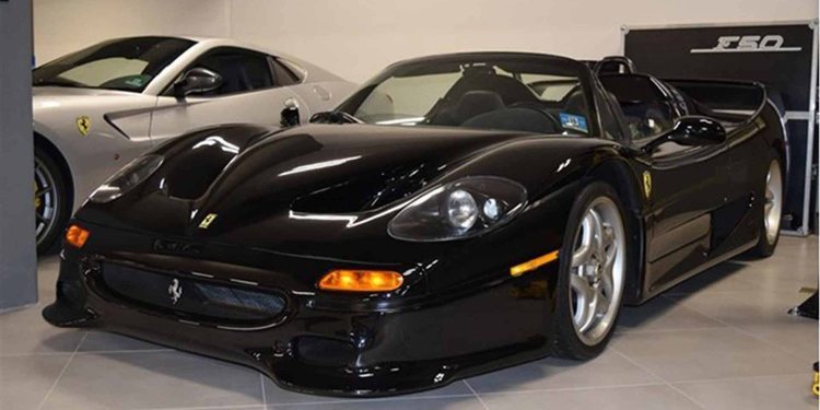 Sale a la venta un Ferrari F50 Nero Daytona