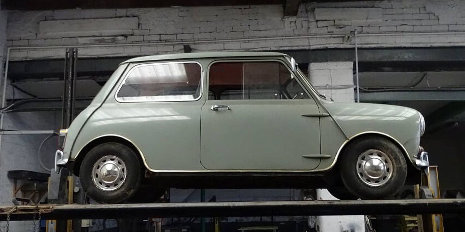 Luego de 35 años aparcado se subasta Mini Clásico de 1967