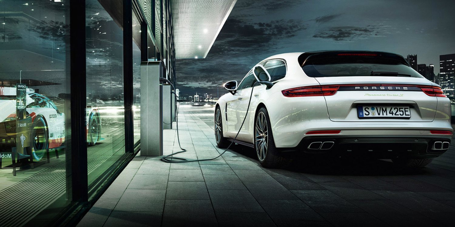 Proyecto Porsche Accelerator by Conector