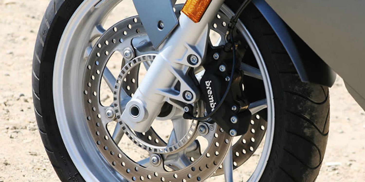 Todo sobre el sistema de frenos en las motos
