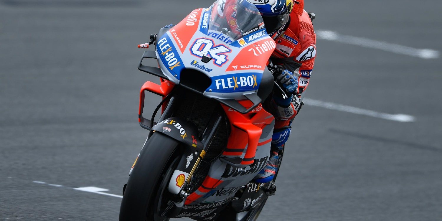Andrea Dovizioso buscará desde la pole evitar el alirón de Márquez
