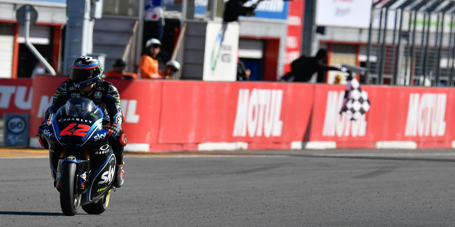 Bagnaia gana por descalificación de Quartararo en Motegi
