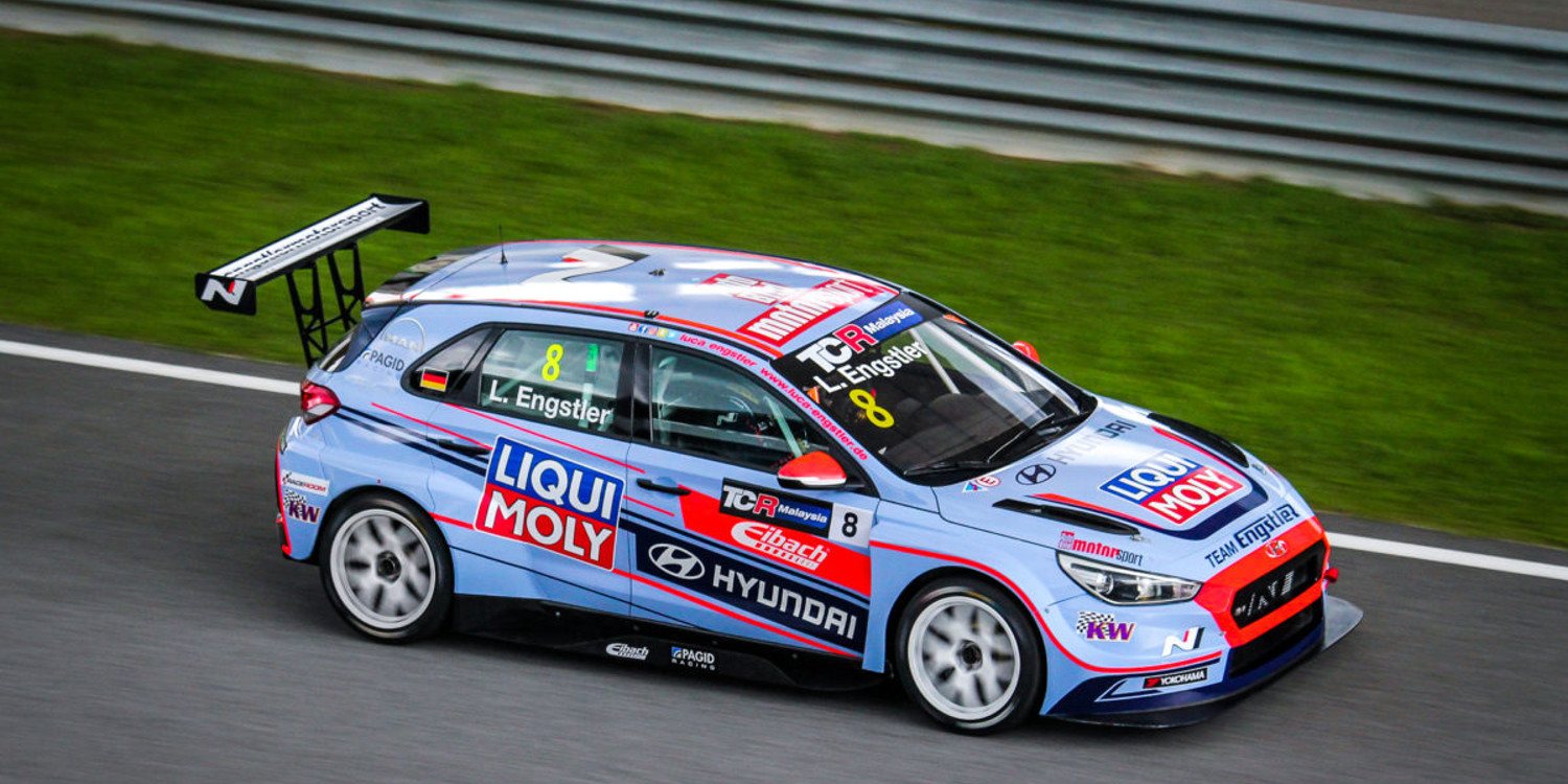 Luca Engstler gana el primer asalto en Sepang