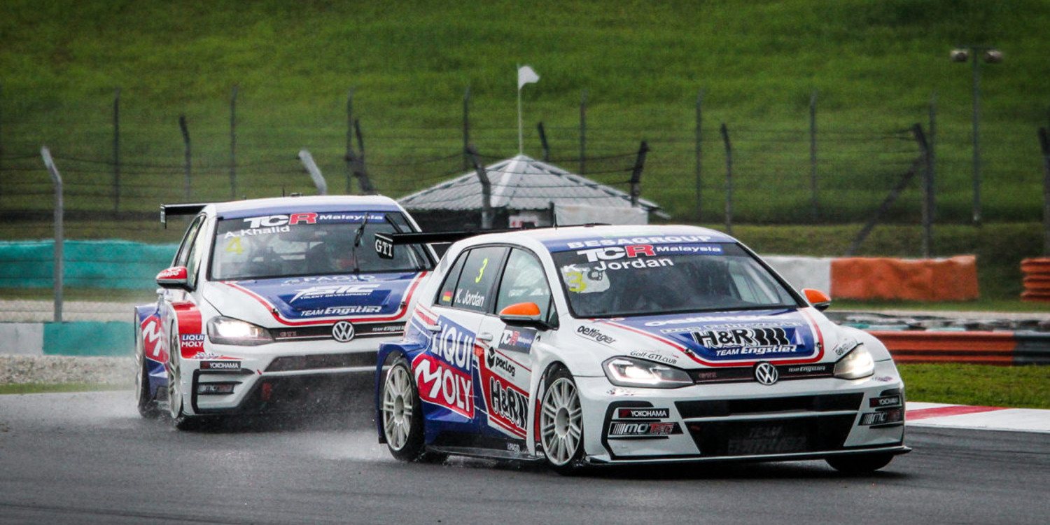 Triplete de Team Engstler en Sepang
