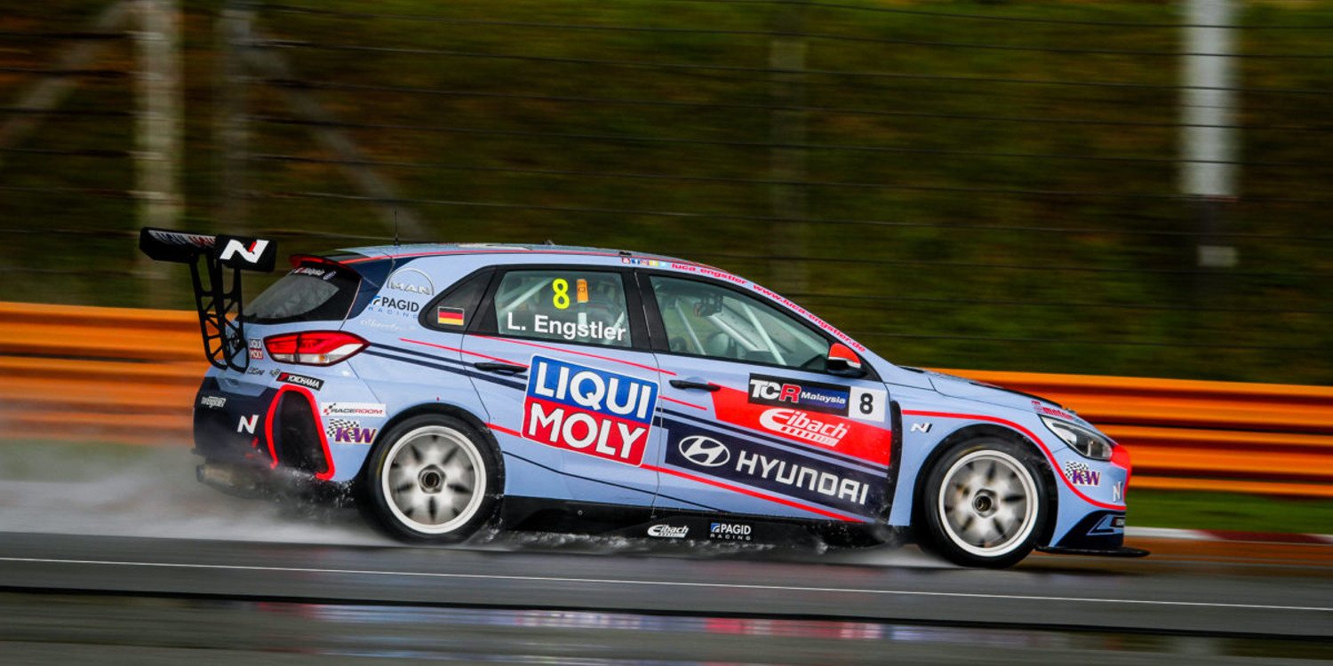 Luca Engstler manda en los Libres 1 de Sepang