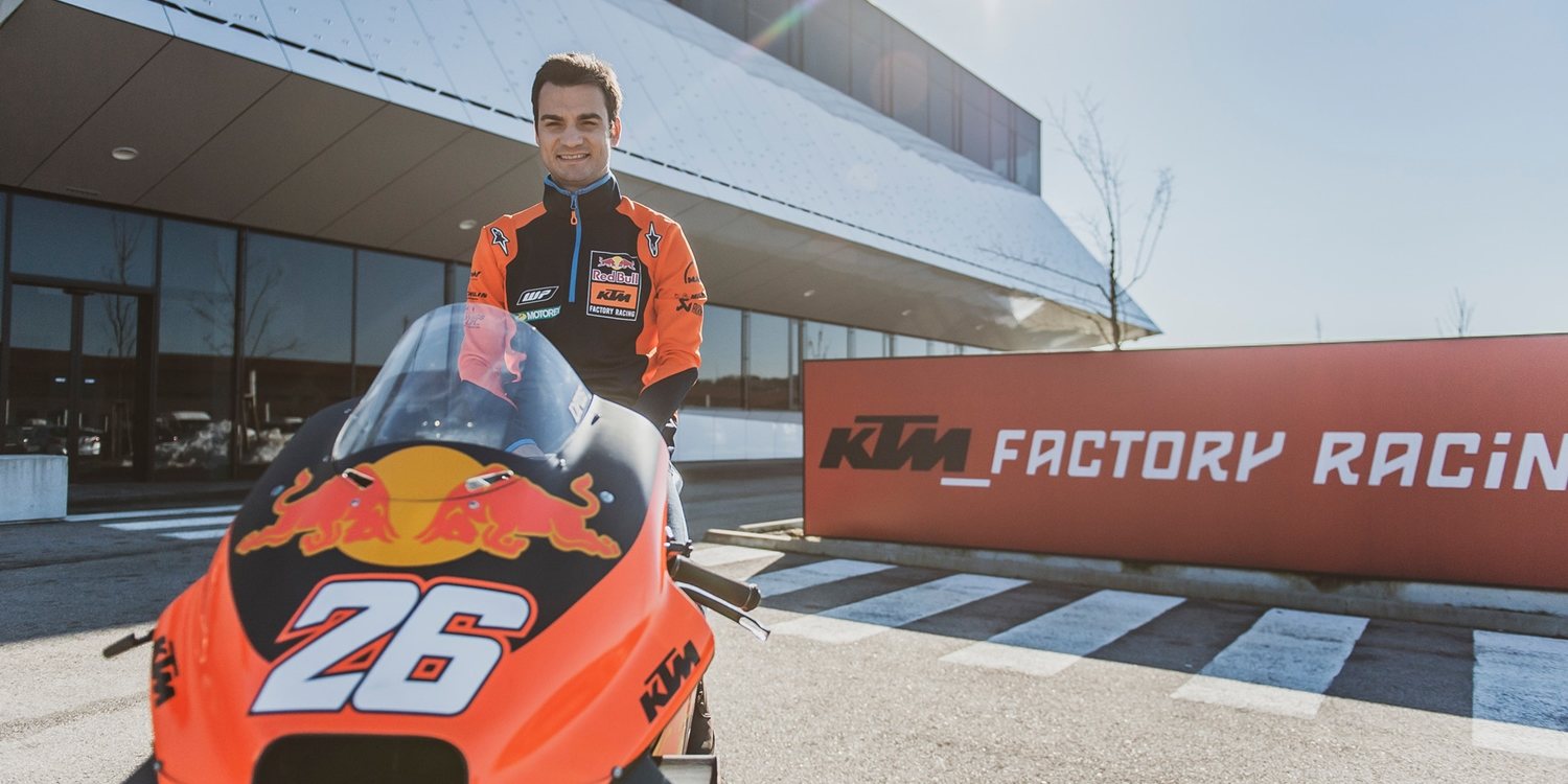 Dani Pedrosa se sube por primera vez a la RC16