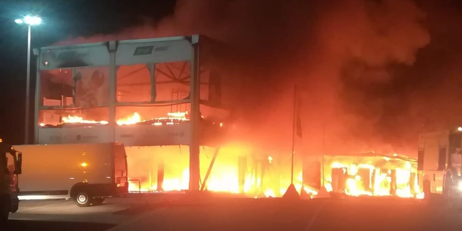 Un devastador incendio en el box de MotoE pone en duda el inicio del campeonato