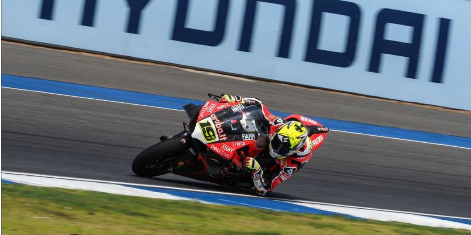 Álvaro Bautista se impone en el primer día de acción en Buriram