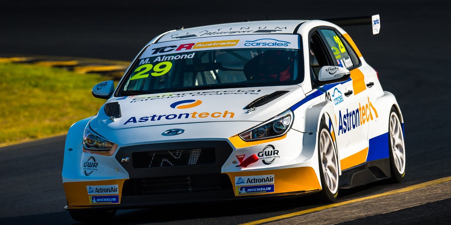 Michael Almond lidera la primera sesión de las TCR Australia 2019