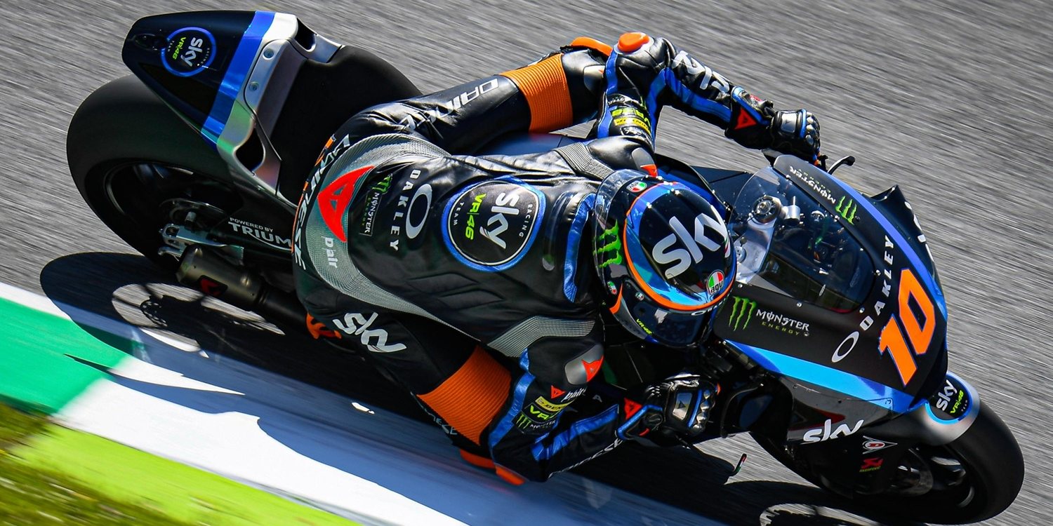 Luca Marini lidera los libres en una jornada histórica para la categoría