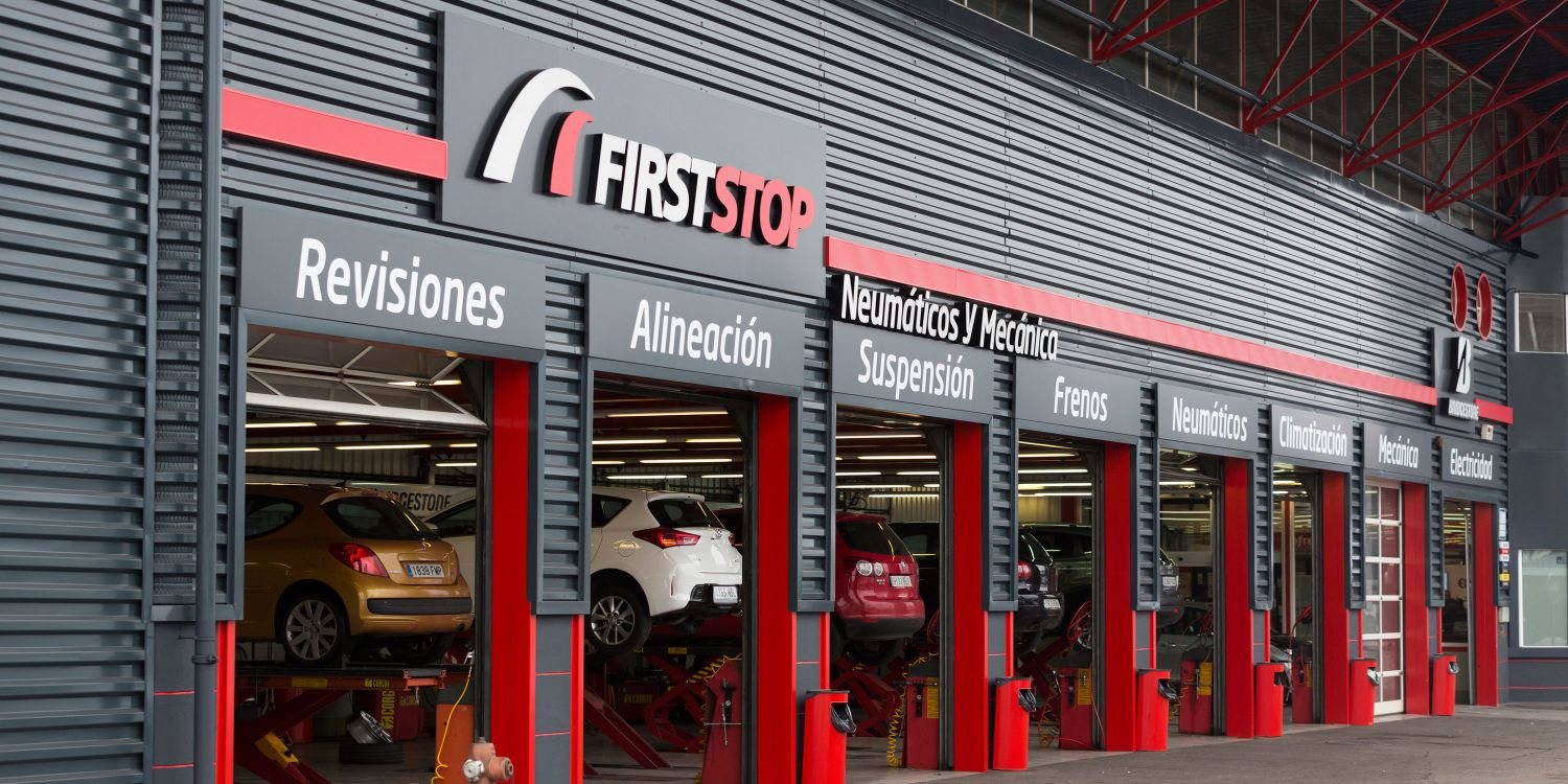 First Stop presenta su flota ecológica para realizar servicios móviles