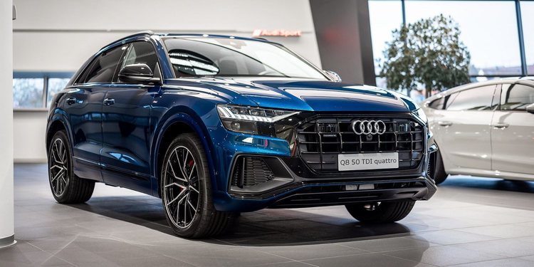 Deslumbrante Audi Q8 Galaxy Blue