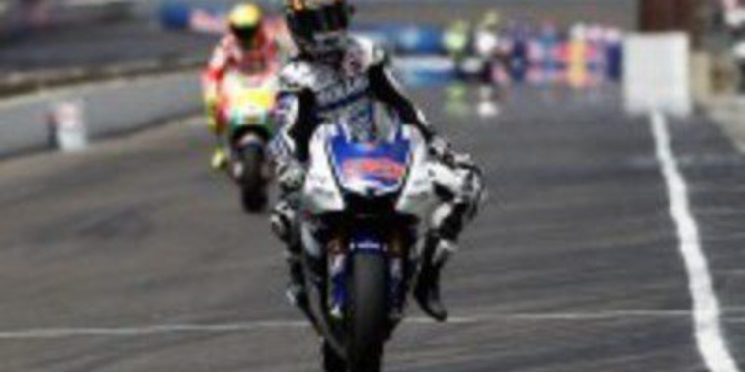 Jorge Lorenzo suma un podio y Ben Spies abandona