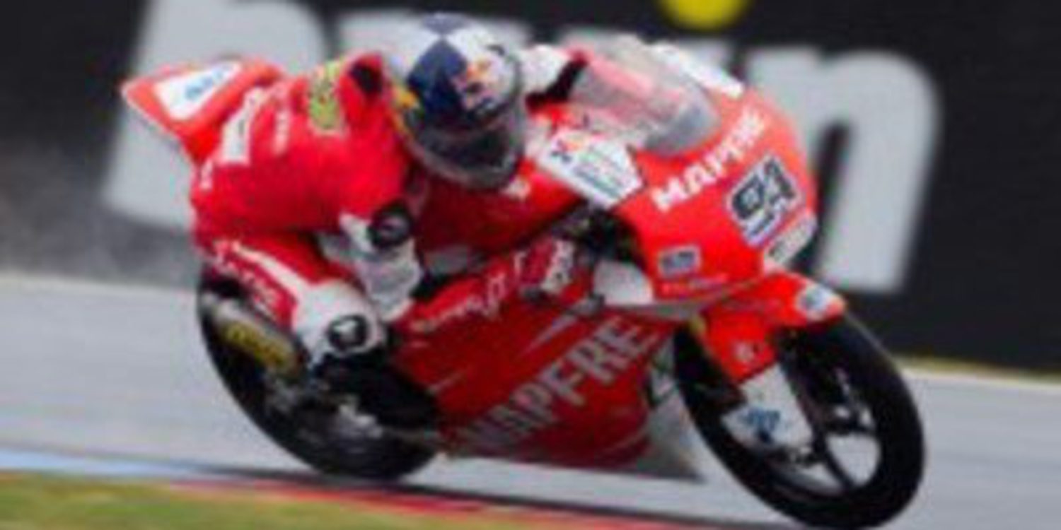 Jonas Folger gana en su segunda carrera con el Team Aspar en Brno