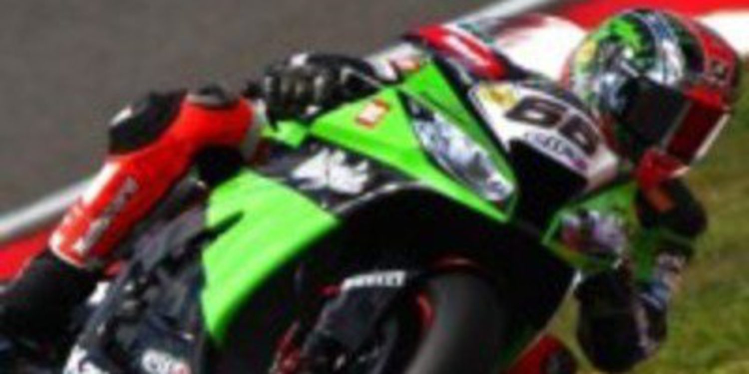 Tom Sykes gana la Race 1 de Portimao por delante de Carlos Checa
