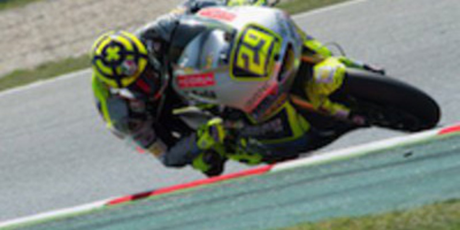 Andrea Iannone lidera unos FP1 de Moto2 pasados por agua
