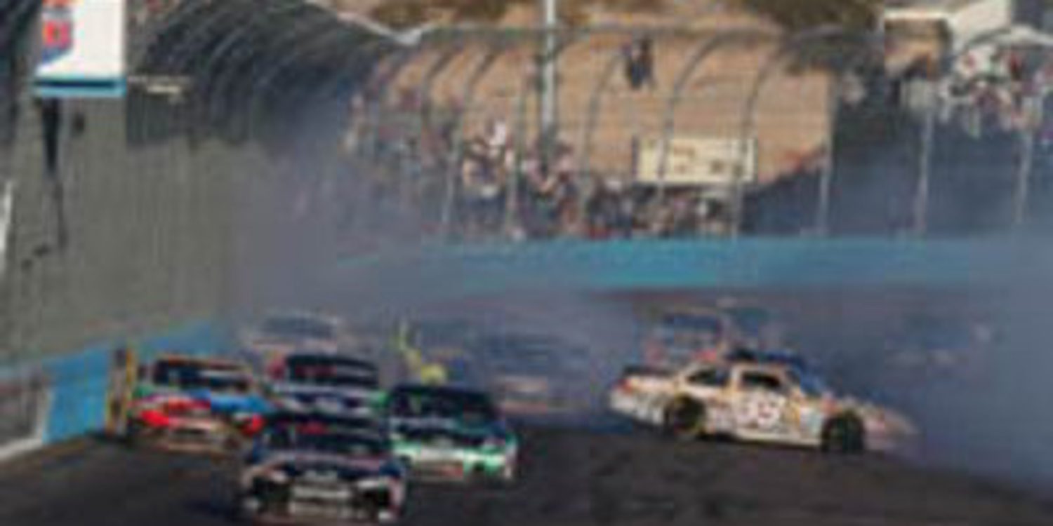 Kevin Harvick gana en Phoenix y Keselowski apunta al campeonato